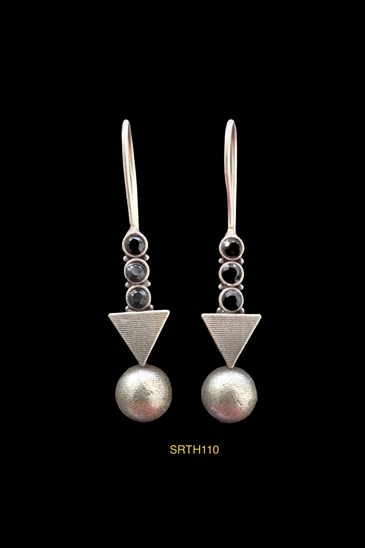 Tringle Hook Earring Black SRTH110B